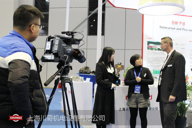 品質(zhì)欄目組現(xiàn)場(chǎng)采訪Diebold海外銷售技術(shù)總監(jiān)Anton Ebenhöch先生